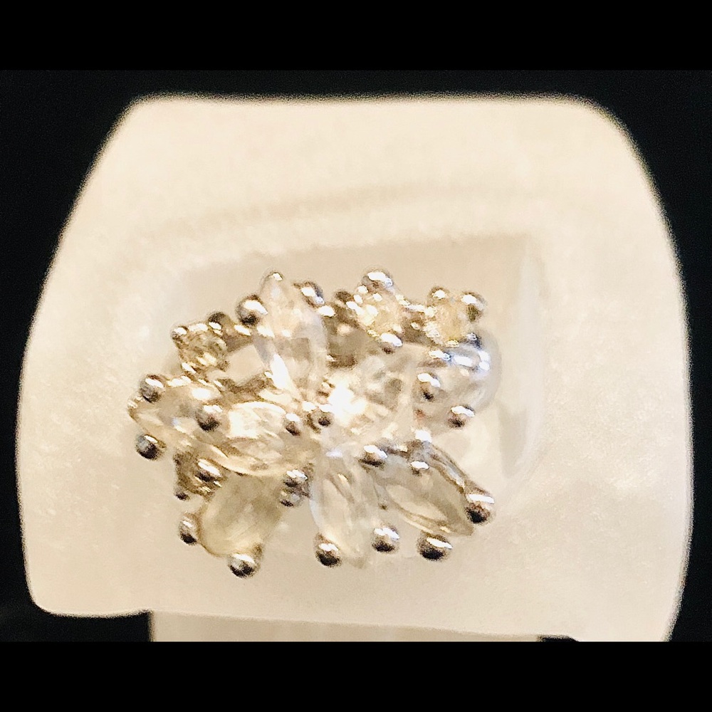 Women’s ring - Picture 2 of 2